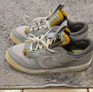 Nike Low-Top Sneakers in Gray, Yellow, Cream